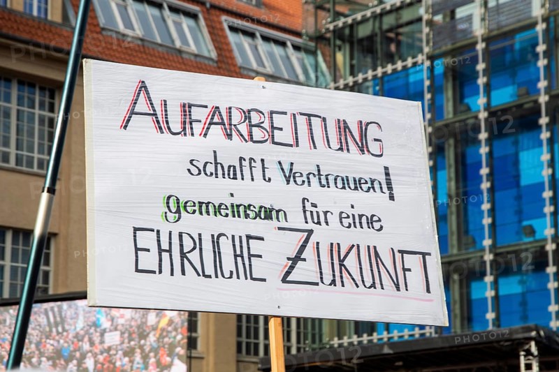 Karlsruhe, 10 December 2023: Large demonstration in favour of reappraisal of the coronavirus measures. A symbolic criminal complaint was filed against the members of the Bundestag who voted in favour of mandatory vaccination at the facilities