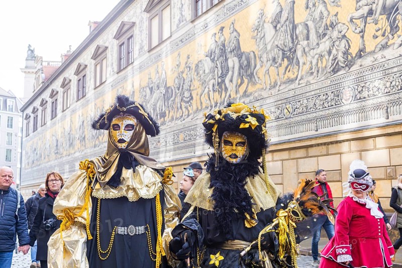 LUST & PASSION & JOY OF LIFE, for the joy of the masquerade, the Elbvenezian Carnival took place in Dresden on the weekend in front of Rose Monday. The highlight was the joint stroll through the historic centre with masks in robes in the style of the Elbe Venetian Carnival from the Neumarkt through the Altmarktgalerie, the Schlossstrasse, through the Stallhof, along the Fuerstenzug, onto the Bruehlsche Terrasse and into the Bruehlsche Garten, Dresden, Saxony, Germany, Europe