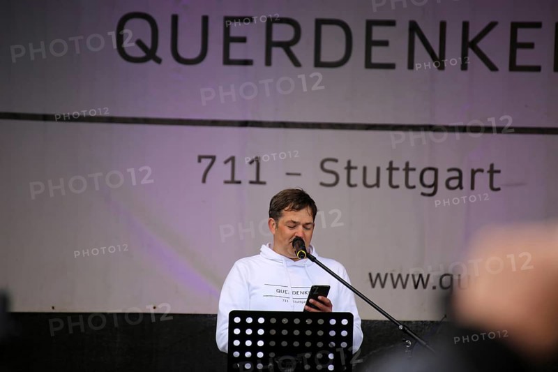 Michael Ballweg speaks at the large lateral thinkers' demonstration in Stuttgart. The motto of the demonstration was Fundamental rights are not negotiable