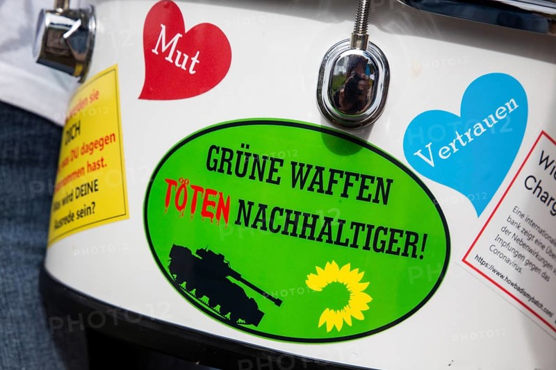 Under the motto Democracy Day, a parade took place in Neustadt-Hambach, followed by a rally at Hambach Castle