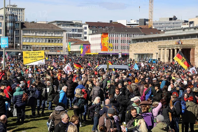 Large demonstration by critics of the corona measures in Kassel: Protests took place simultaneously in many countries under the motto World Wide Demonstration for Freedom, Peace and Human Rights