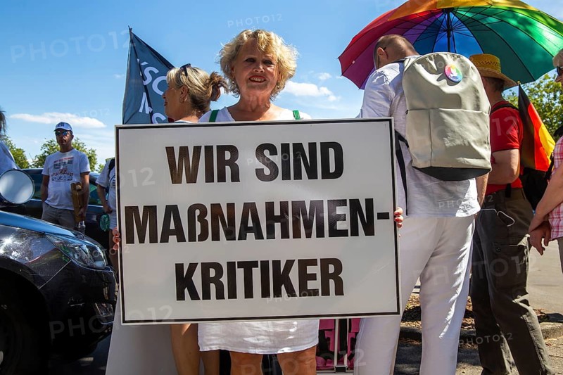Demonstration in Landau, Palatinate: The demonstration was directed against the government's planned corona measures. There were also calls for peace negotiations instead of arms deliveries