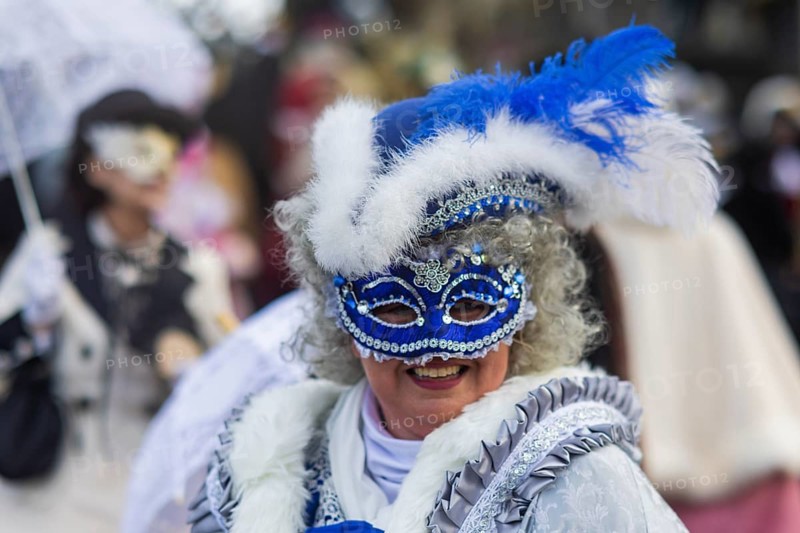 LUST & PASSION & JOY OF LIFE, for the joy of the masquerade, the Elbvenezian Carnival took place in Dresden on the weekend in front of Rose Monday. The highlight was the joint stroll through the historic centre with masks in robes in the style of the Elbe Venetian Carnival from the Neumarkt through the Altmarktgalerie, the Schlossstrasse, through the Stallhof, along the Fuerstenzug, onto the Bruehlsche Terrasse and into the Bruehlsche Garten, Dresden, Saxony, Germany, Europe