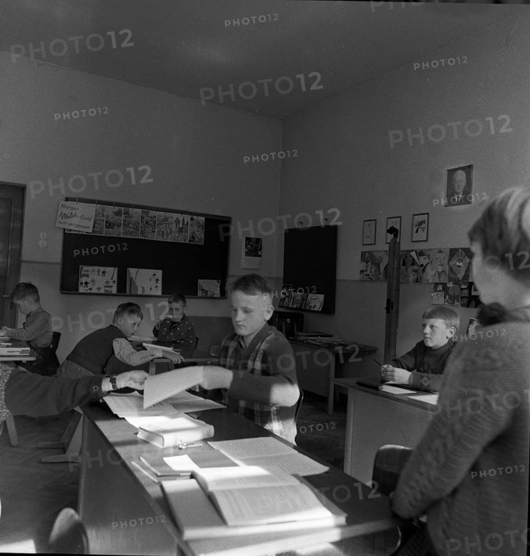 DEU, Germany, Dortmund: Personalities from politics, economy and culture from the years 1965-71. Sauerland. Village school 1st grade ca. 1965-6 with pupils of several years, Europe