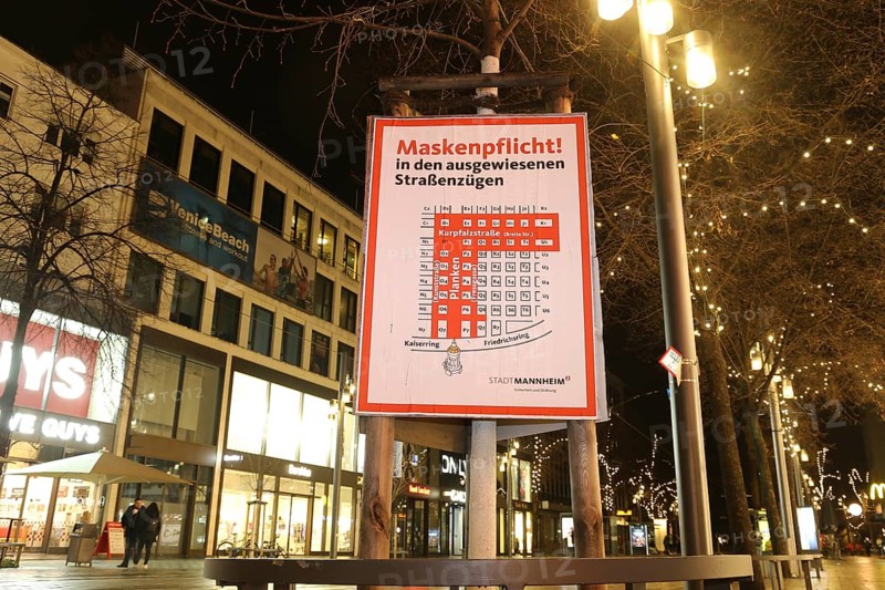 Information board on the obligation to wear masks in Mannheim city centre