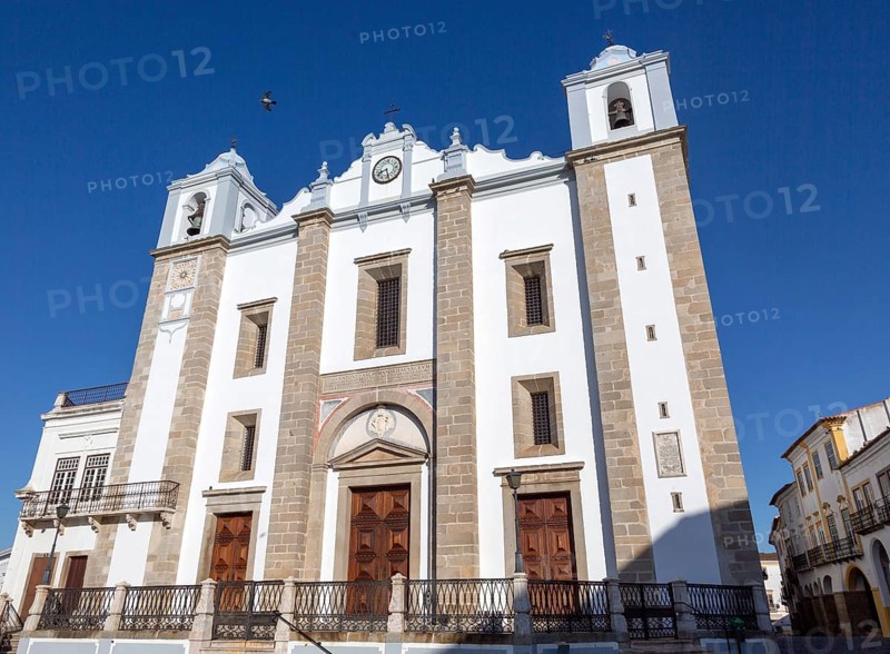 Sixteenth century building of Church of Santo Antao dating from 1557, Giraldo Square, Praca do Giraldo, Evora, Alto Alentejo, Portugal southern Europe