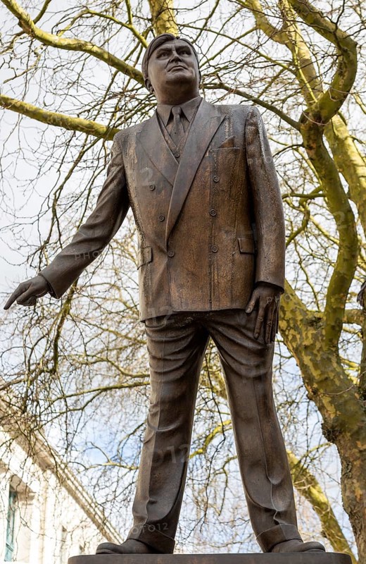 Statue bronze sculpture of politician Aneurin Bevan 1897-1960 in Queen Street, Cardiff, South Wales, UK by Robert Thomas