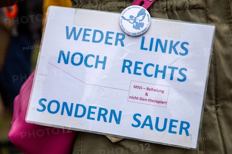 Frankfurt: Large demonstration against the corona measures. The organiser estimates the number of participants at 20, 000