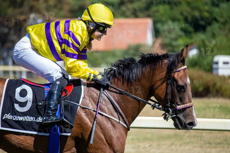Race day at the racecourse in Hassloch, Palatinate. Galloping out after the Mueller Bau GmbH Prize (category E, 1, 400 metres) . Here Anna-Lena Weidler on Jazzy Socks