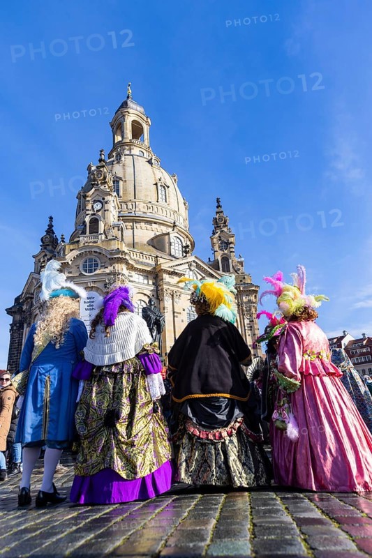 LUST & PASSION & JOY OF LIFE, for the joy of the masquerade, the Elbvenezian Carnival took place in Dresden on the weekend in front of Rose Monday. The highlight was the joint stroll through the historic centre with masks in robes in the style of the Elbe Venetian Carnival from the Neumarkt through the Altmarktgalerie, the Schlossstrasse, through the Stallhof, along the Fuerstenzug, onto the Bruehlsche Terrasse and into the Bruehlsche Garten, Dresden, Saxony, Germany, Europe