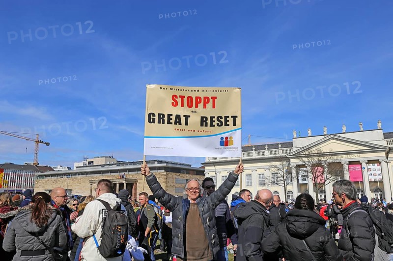 Large demonstration by critics of the corona measures in Kassel: Protests took place simultaneously in many countries under the motto World Wide Demonstration for Freedom, Peace and Human Rights