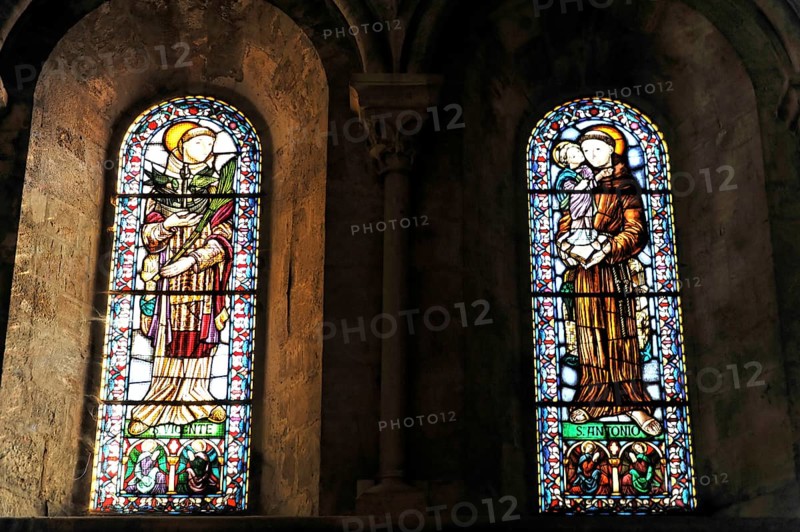 Church windows, Se Dom, Igreja de Santa Maria Maior, Se Patriarcal de Lisboa, Cathedral, Start of construction 1147, Alfama neighbourhood, Lisbon, Lisboa, Portugal, Europe