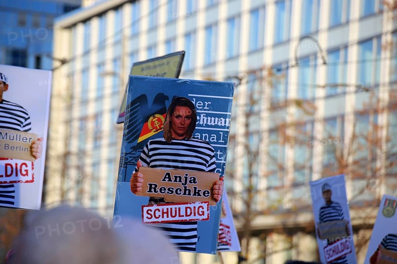 Large demonstration in Leipzig against the federal government's corona policy