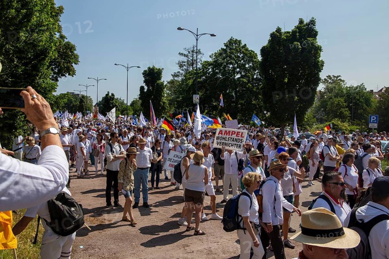 Neustadt an der Weinstrasse, 28 May 2023: Neustadt entrepreneur Dr Wolfgang Kochanek called for the Hambach Festival. The parade from the festival site to Hambach Castle was held under the motto For democracy and freedom of opinion . The supply of weapons to Ukraine was also widely denounced. Many thousands of participants responded to the call
