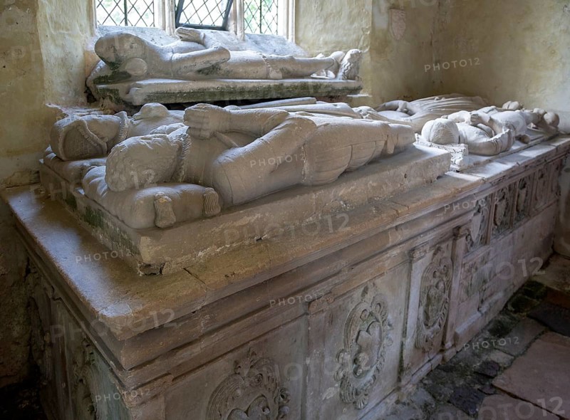 Medieval effigies Nunney church, Somerset, nearest Richard Prater d 1577 and wife, by window Sir John de la Mare d 1383 who built the castle