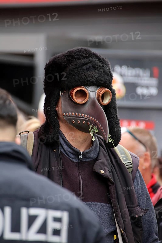 Berlin: The planned lateral thinkers' demonstration for peace and freedom against the German government's corona measures was banned. Some demonstrators were nevertheless on site