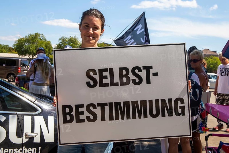 Demonstration in Landau, Palatinate: The demonstration was directed against the government's planned corona measures. There were also calls for peace negotiations instead of arms deliveries