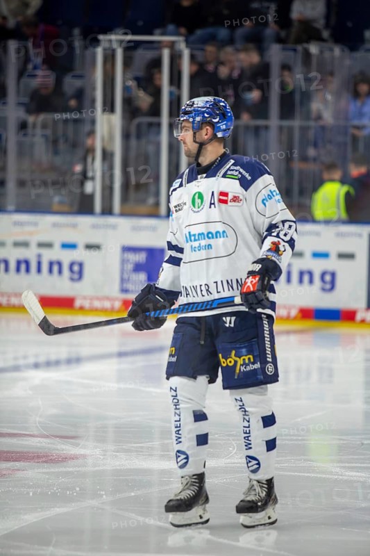 Eric Cornel (18, Iserlohn Roosters) during the away game at Adler Mannheim on match day 41 of the 2023/2024 DEL (German Ice Hockey League) season