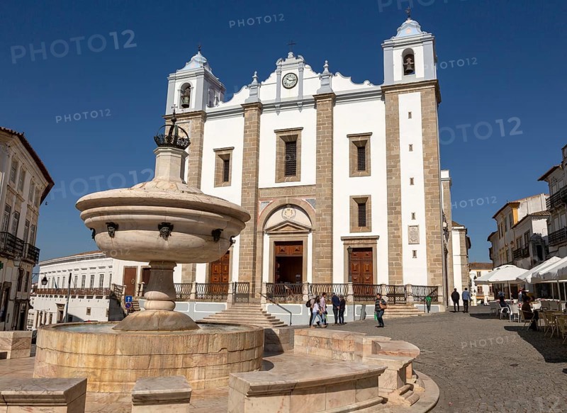 Church of Santo Antao dating from 1557, Giraldo Square, Praca do Giraldo, Evora, Alto Alentejo, Portugal southern Europe