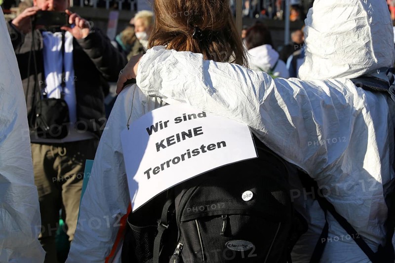 Large demonstration in Leipzig against the federal government's corona policy. Bodo Ramelow links the corona demonstrations to terrorism