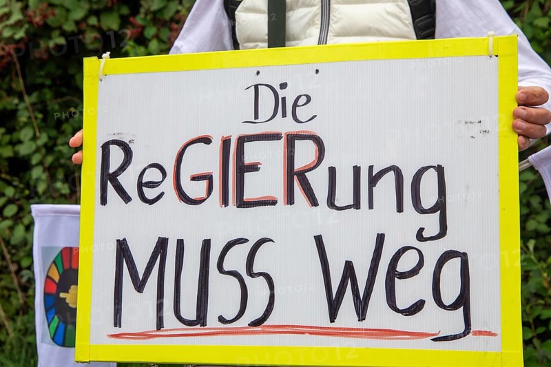 Under the motto Democracy Day, a parade took place in Neustadt-Hambach, followed by a rally at Hambach Castle