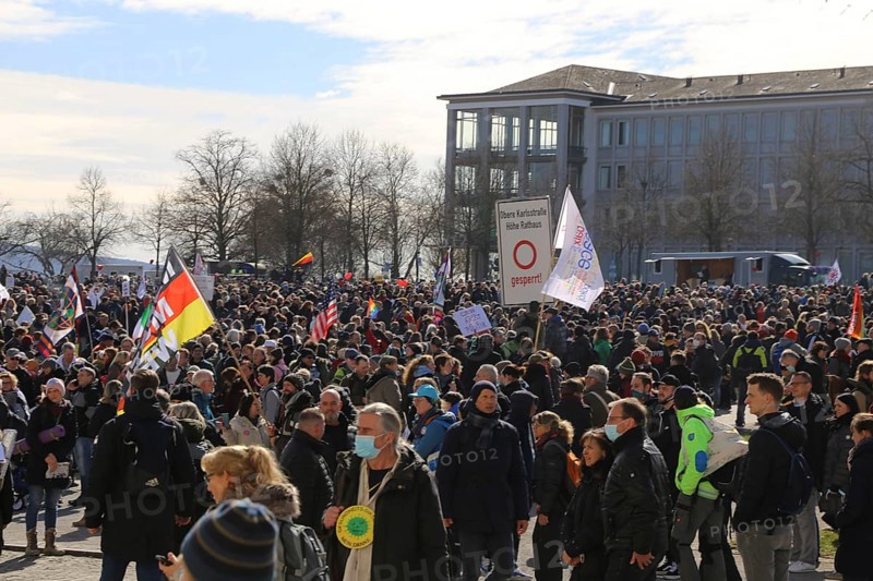 Large demonstration by critics of the corona measures in Kassel: Protests took place simultaneously in many countries under the motto World Wide Demonstration for Freedom, Peace and Human Rights