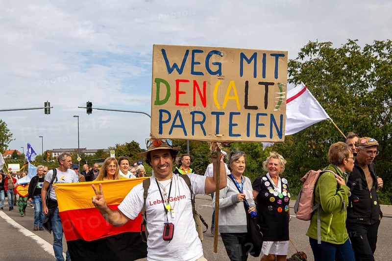Under the motto Democracy Day, a parade took place in Neustadt-Hambach, followed by a rally at Hambach Castle
