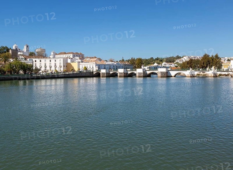 Ponte Romana de Tavira, Roman Bridge spanning the River Gilao, Rio Gilao, present structure dates from 1667, town of Tavira, Algarve, Portugal, Europe