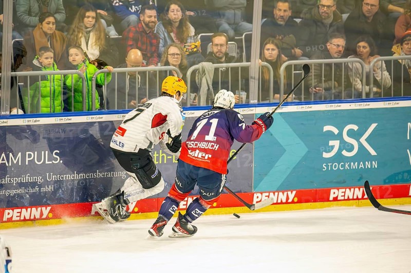 Game scene Adler Mannheim against Fischtown Pinguins Bremerhaven (PENNY DEL, German Ice Hockey League)
