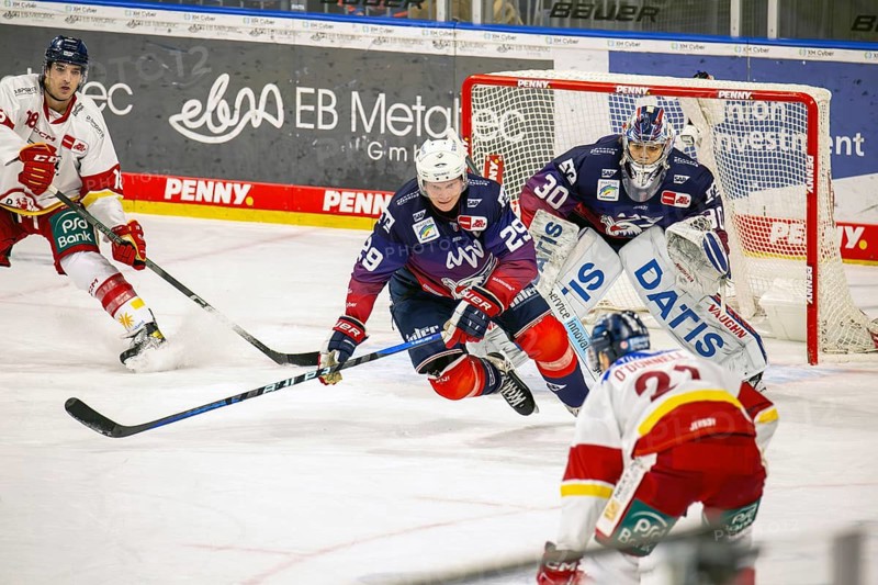 Game scene Adler Mannheim against Duesseldorfer EG (PENNY DEL, German Ice Hockey League)