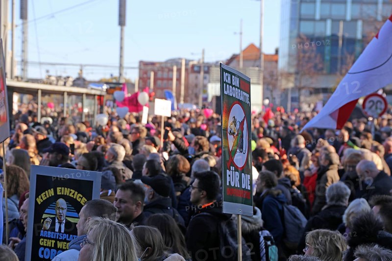 Large demonstration in Leipzig against the federal government's corona policy