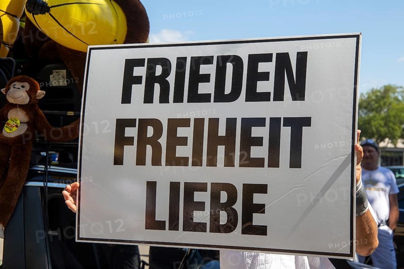 Demonstration in Landau, Palatinate: The demonstration was directed against the government's planned corona measures. There were also calls for peace negotiations instead of arms deliveries