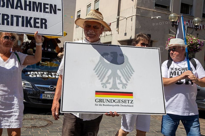 Demonstration in Landau, Palatinate: The demonstration was directed against the government's planned corona measures. There were also calls for peace negotiations instead of arms deliveries