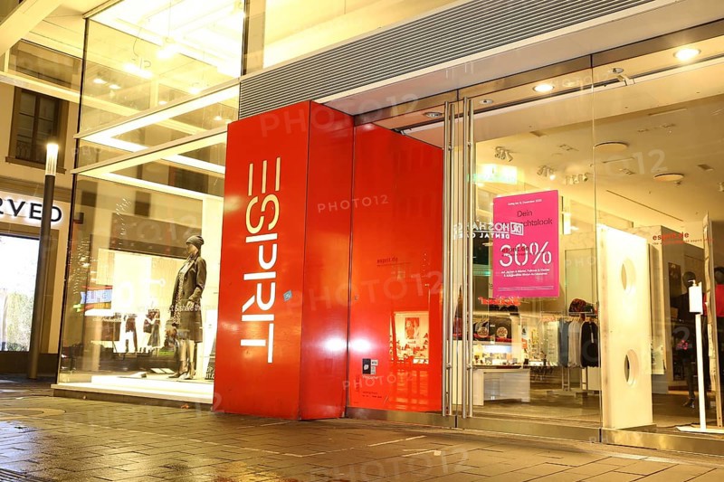 Shop window of the Esprit shop in Mannheim with advertising for big discounts
