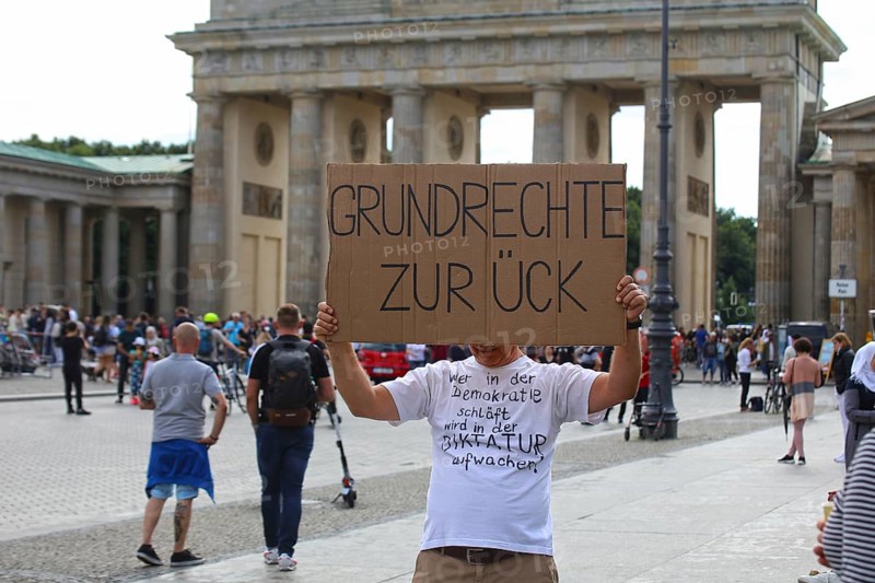 Berlin: The planned lateral thinkers' demonstration for peace and freedom against the German government's corona measures was banned. Some demonstrators were nevertheless on site