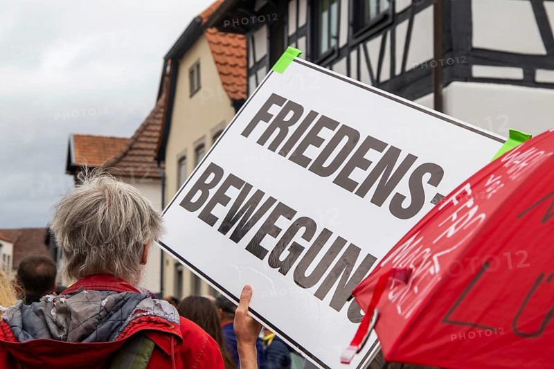 Demonstration in Herxheim near Landau (Palatinate) : Under the slogan Herxheim stands up, a joint march of craftsmen, farmers and small and medium-sized businesses, the arms deliveries, energy prices and the continuation of corona measures were denounced, among other things