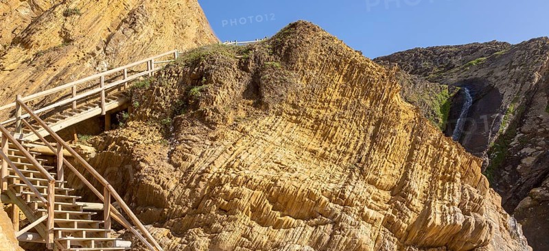 Folded sedimentary rock strata dipping downwards in cliff at Praia dos Alteirinhos, Zambujeira do Mar, Parque Natural do Sudoeste Alentejano e Costa Vicentina, Costa Vicentina and south west Alentejo natural park, Zambujeira do Mar, Alentejo Littoral, Portugal, southern Europe, Europe