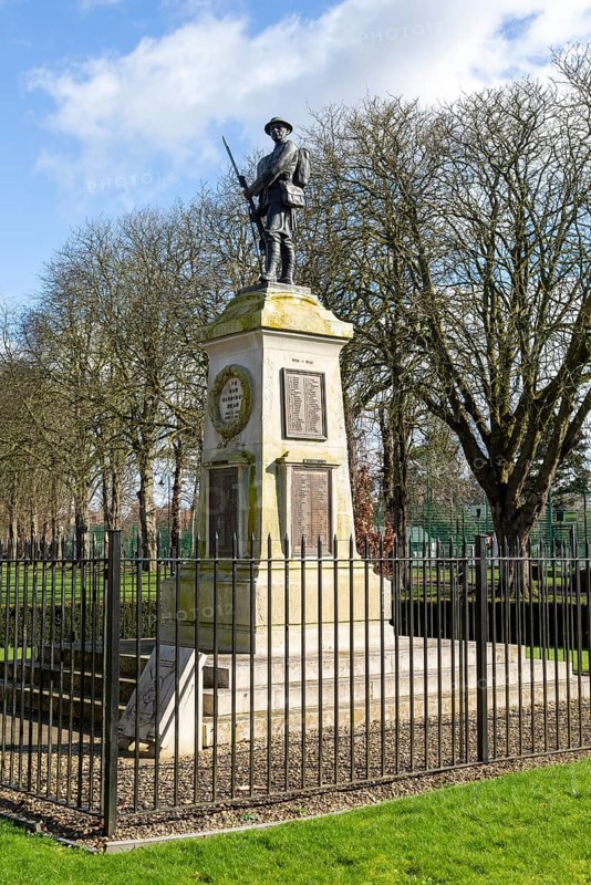 War memorial bronze soldier and gun by P. G. Bentham c 1920, Trowbridge, Wiltshire, England, UK