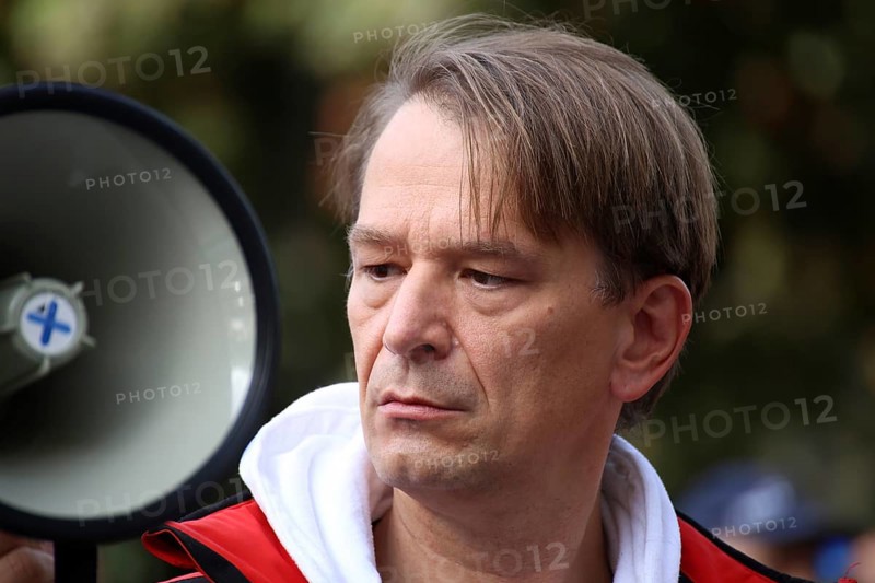 Corona protests in Mannheim: Several hundred opponents of the current corona measures gather at a rally organised at short notice. Among the speakers was Dr Bodo Schiffmann