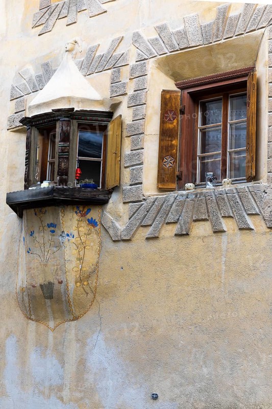 Oriel, window, historic house, sgraffito, facade decorations, Ardez, Engadin, Grisons, Switzerland, Europe