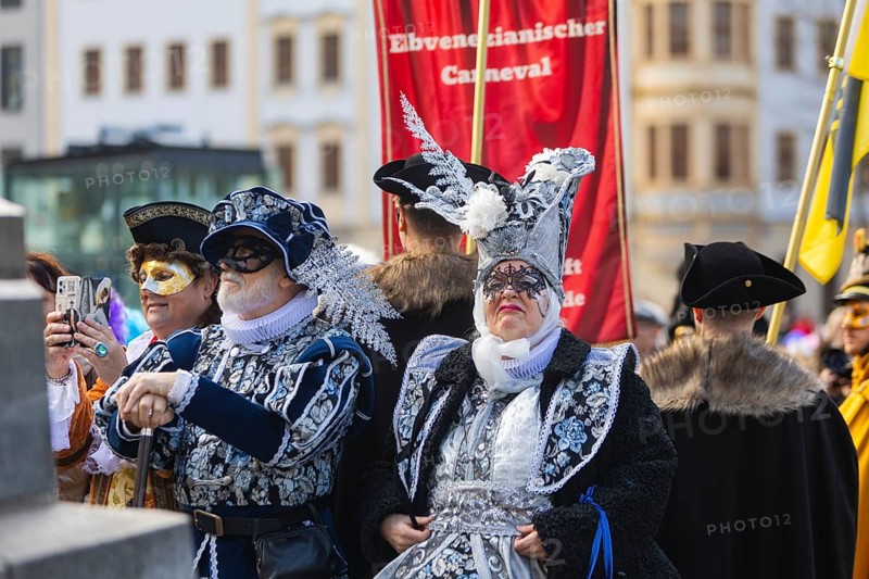 LUST & PASSION & JOY OF LIFE, for the joy of the masquerade, the Elbvenezian Carnival took place in Dresden on the weekend in front of Rose Monday. The highlight was the joint stroll through the historic centre with masks in robes in the style of the Elbe Venetian Carnival from the Neumarkt through the Altmarktgalerie, the Schlossstrasse, through the Stallhof, along the Fuerstenzug, onto the Bruehlsche Terrasse and into the Bruehlsche Garten, Dresden, Saxony, Germany, Europe