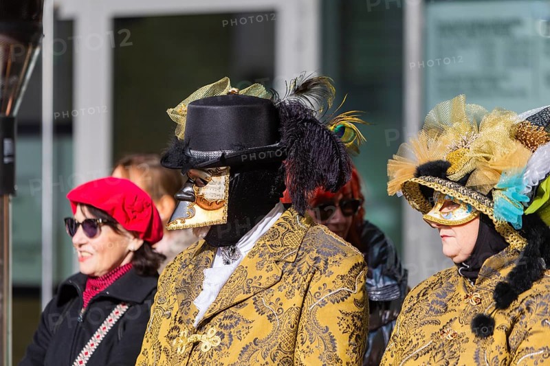 LUST & PASSION & JOY OF LIFE, for the joy of the masquerade, the Elbvenezian Carnival took place in Dresden on the weekend in front of Rose Monday. The highlight was the joint stroll through the historic centre with masks in robes in the style of the Elbe Venetian Carnival from the Neumarkt through the Altmarktgalerie, the Schlossstrasse, through the Stallhof, along the Fuerstenzug, onto the Bruehlsche Terrasse and into the Bruehlsche Garten, Dresden, Saxony, Germany, Europe