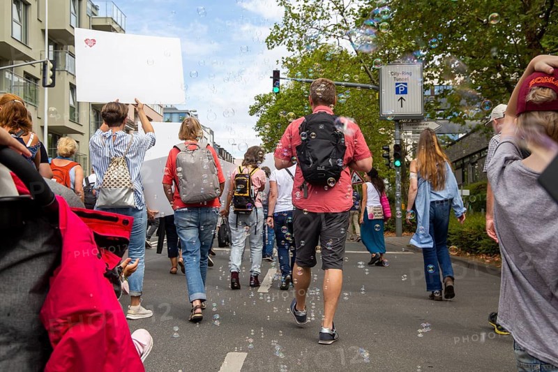Lateral thinking demo in Darmstadt, Hesse: The demonstration was directed against the corona measures of the past two years as well as future restrictions such as the reintroduction of compulsory masks. There were also calls for a stop to arms deliveries to Ukraine