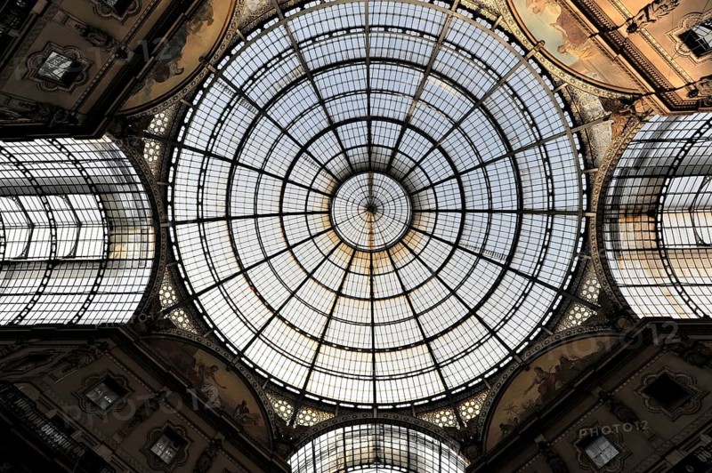 Vittorio Emanuele II Gallery, glass dome seen from the arcade, the world's first covered shopping arcade by architect Giuseppe Mengoni, 1872, Milan, Milano, Lombardy, Italy, Europe