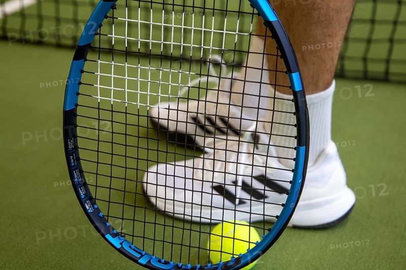 Tennis symbol: close-up of a tennis player in the hall
