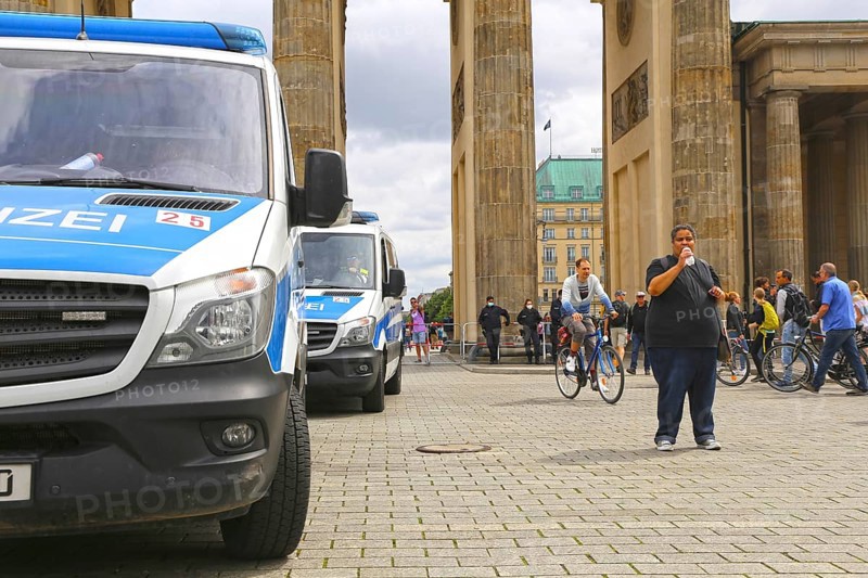 Berlin: The planned lateral thinkers' demonstration for peace and freedom against the corona measures of the federal government was banned. A large area of the Brandenburg Gate was cordoned off