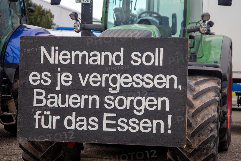 Farmers' protests in Ludwigshafen am Rhein: large demonstration by farmers from the Southern Palatinate and the Vorderpfalz at the Friedrich-Ebert-Halle