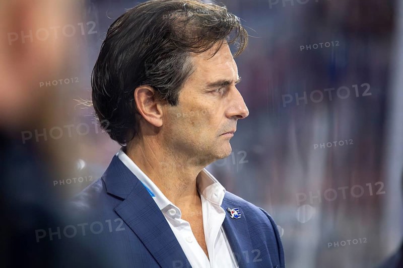 Coach Dallas Eakins (Adler Mannheim) on match day 41 of the 2023/2024 DEL (German Ice Hockey League) season during the game against Iserlohn Roosters