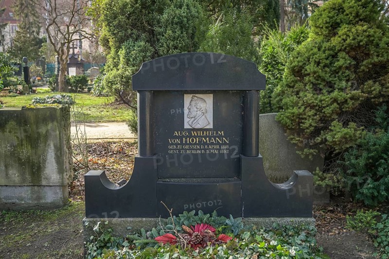 August Wilhelm von Hofmann, grave, Dorotheenstaedtischer Friedhof, Chausseestrasse, Mitte, Berlin, Germany, Europe