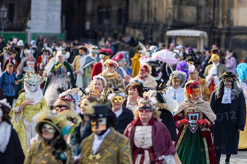LUST & PASSION & JOY OF LIFE, for the joy of the masquerade, the Elbvenezian Carnival took place in Dresden on the weekend in front of Rose Monday. The highlight was the joint stroll through the historic centre with masks in robes in the style of the Elbe Venetian Carnival from the Neumarkt through the Altmarktgalerie, the Schlossstrasse, through the Stallhof, along the Fuerstenzug, onto the Bruehlsche Terrasse and into the Bruehlsche Garten, Dresden, Saxony, Germany, Europe